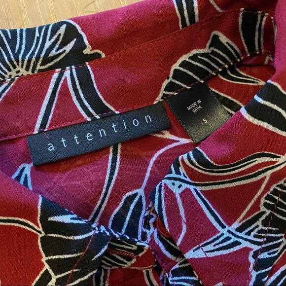 Women’s Blouse. Floral Tunic Shirt. Button Down Shirt. Size Small - Picture 3 of 7